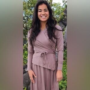 WUKOGALS Women’s Jersey Wrap Top in Mocha | Size XS